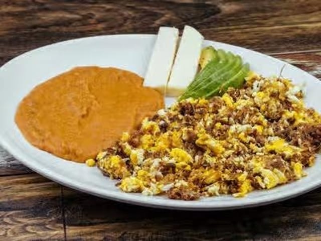 Huevos Con Machaca.